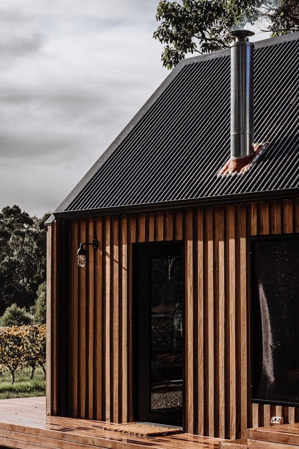 Transformez vos espaces grâce au bardage bois durable et abordable